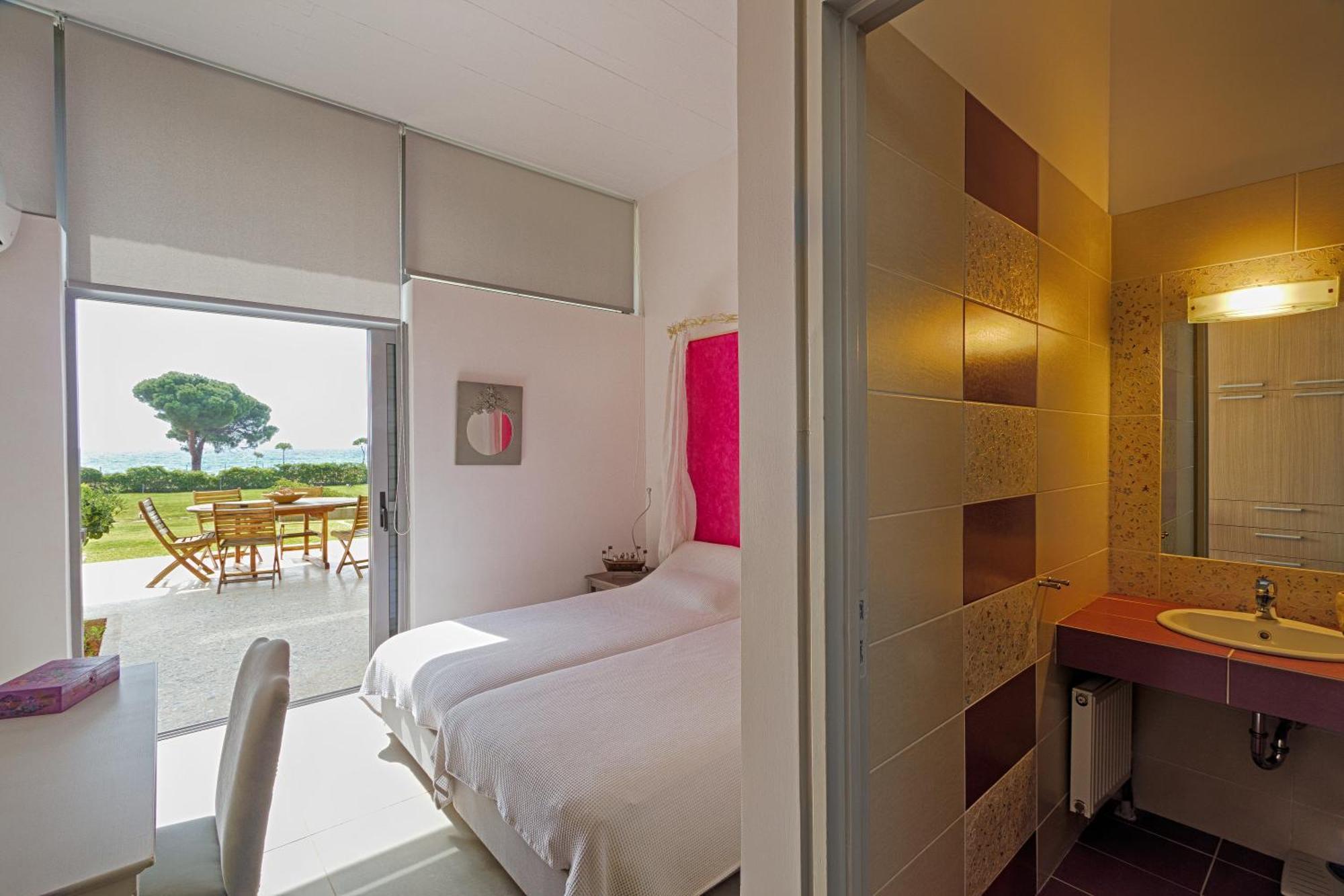 Beachfront Villa Hoopoe Schinias, Marathon エクステリア 写真